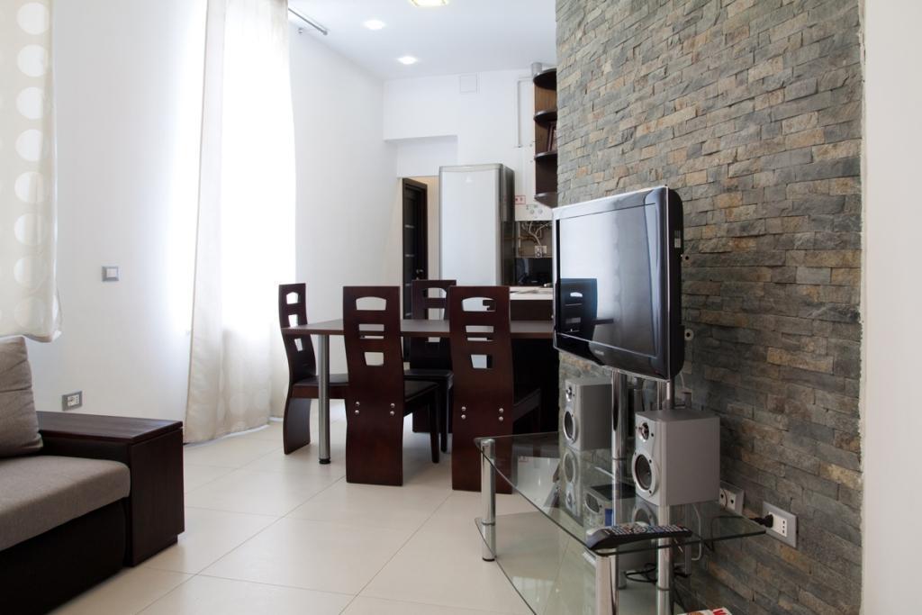 Your Comfortable Stay In Apartment Next To Opera House Leopoli Esterno foto